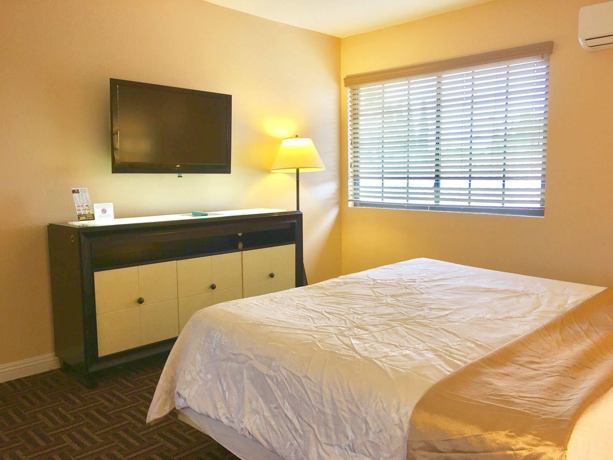 The Lemon Tree Hotel Anaheim Exterior photo
